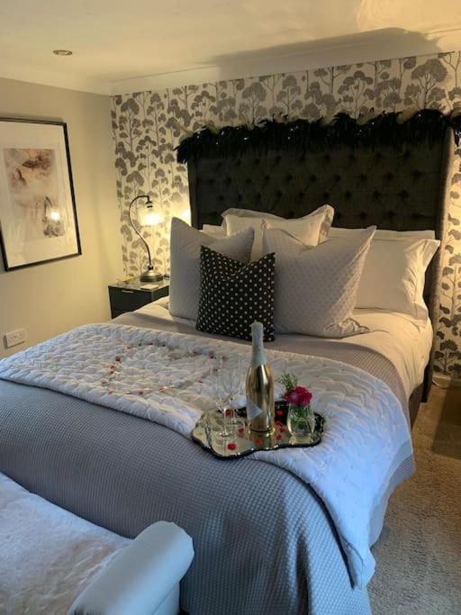 The Old Dairy - Romantic Country With Hot Tub & Log Burner Cupar